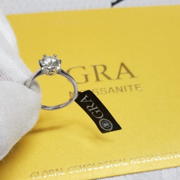 1 Carat Moissanite Ring with 925 Sterling Silver Band, D-VVS1 (M113) - Picture 3 of 6